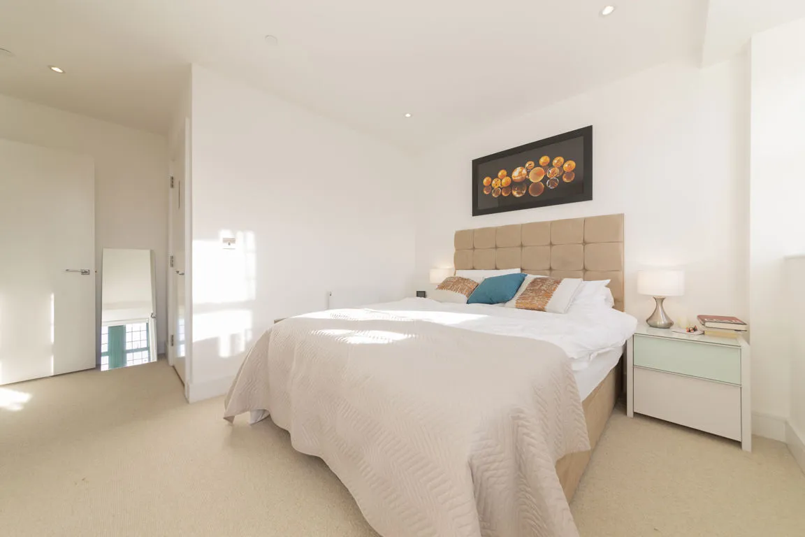 Metropolitan Crescent, Clapham, photo 4
