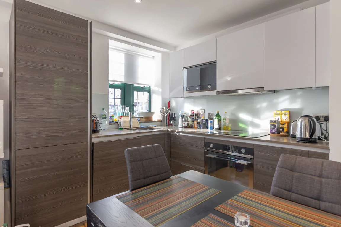 Metropolitan Crescent, Clapham, photo 2
