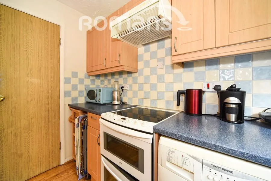 All Saints Close, Wokingham, RG40, photo 4