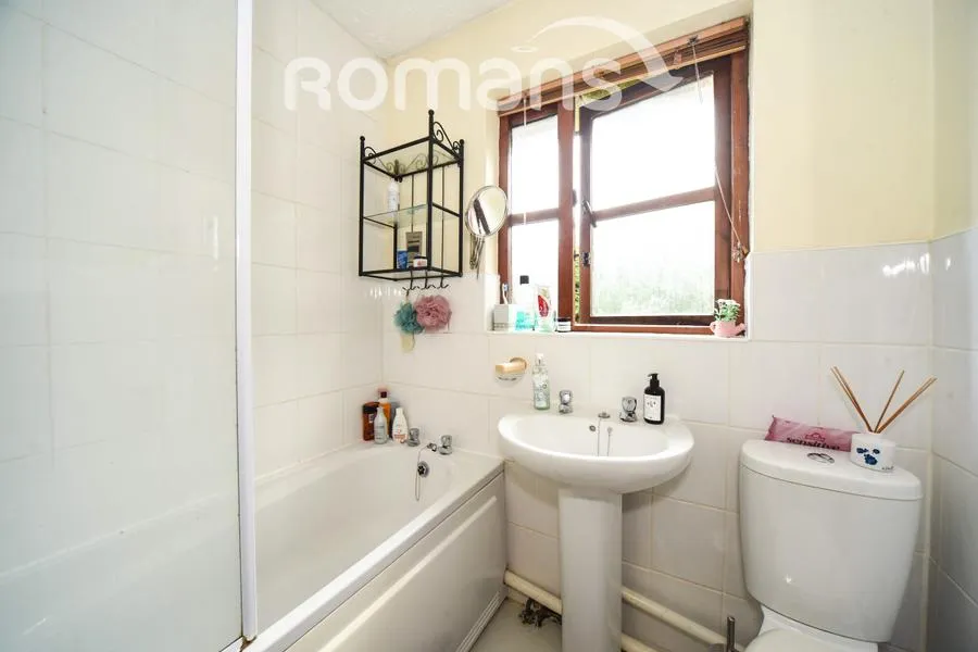 All Saints Close, Wokingham, RG40, photo 10