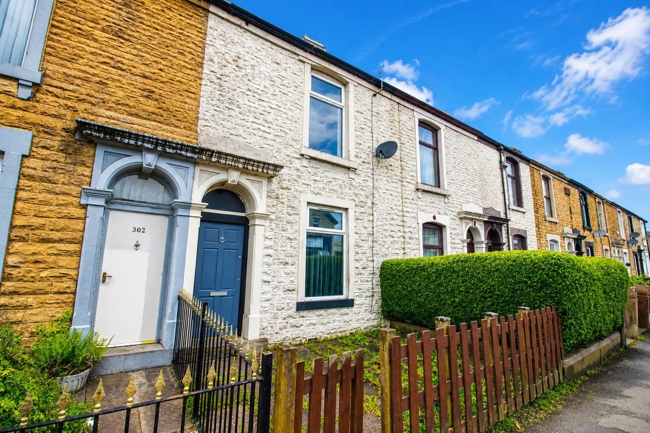 Blackburn Road, Darwen, photo 3