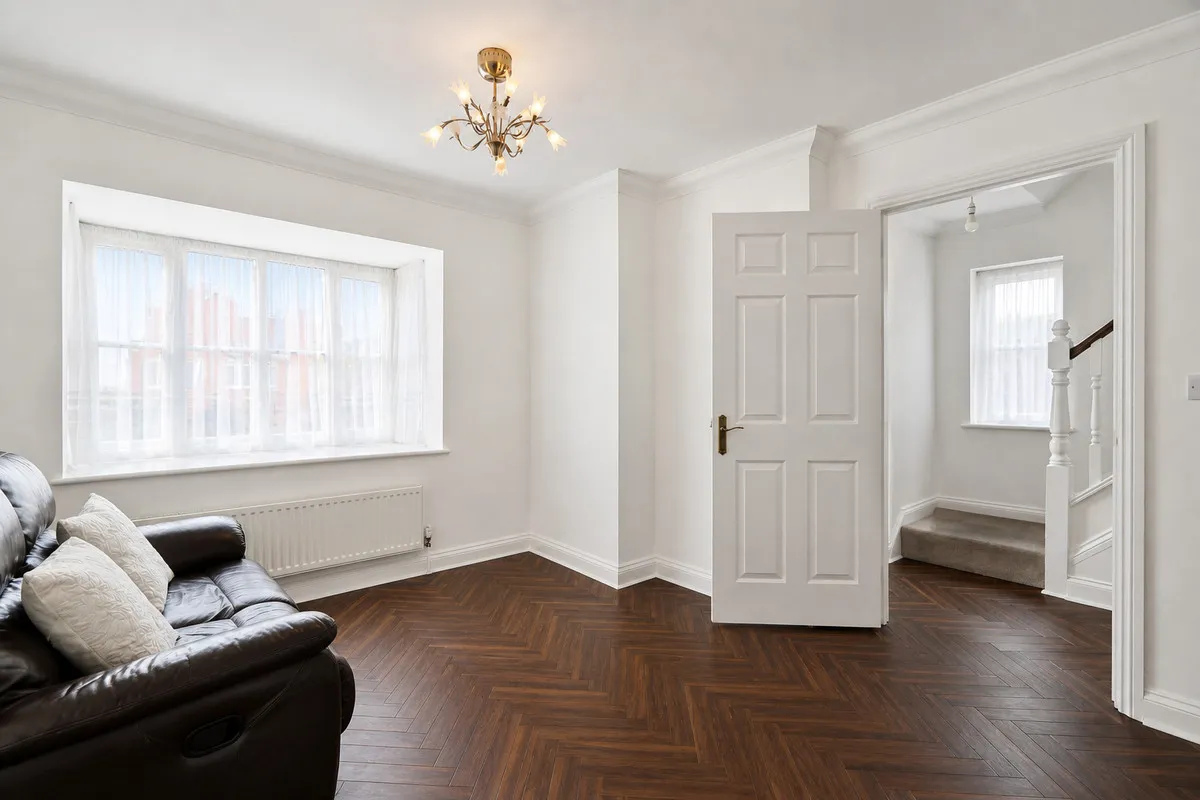 Sunny Mews, Collier Row, Romford, RM5 3PN, photo 9