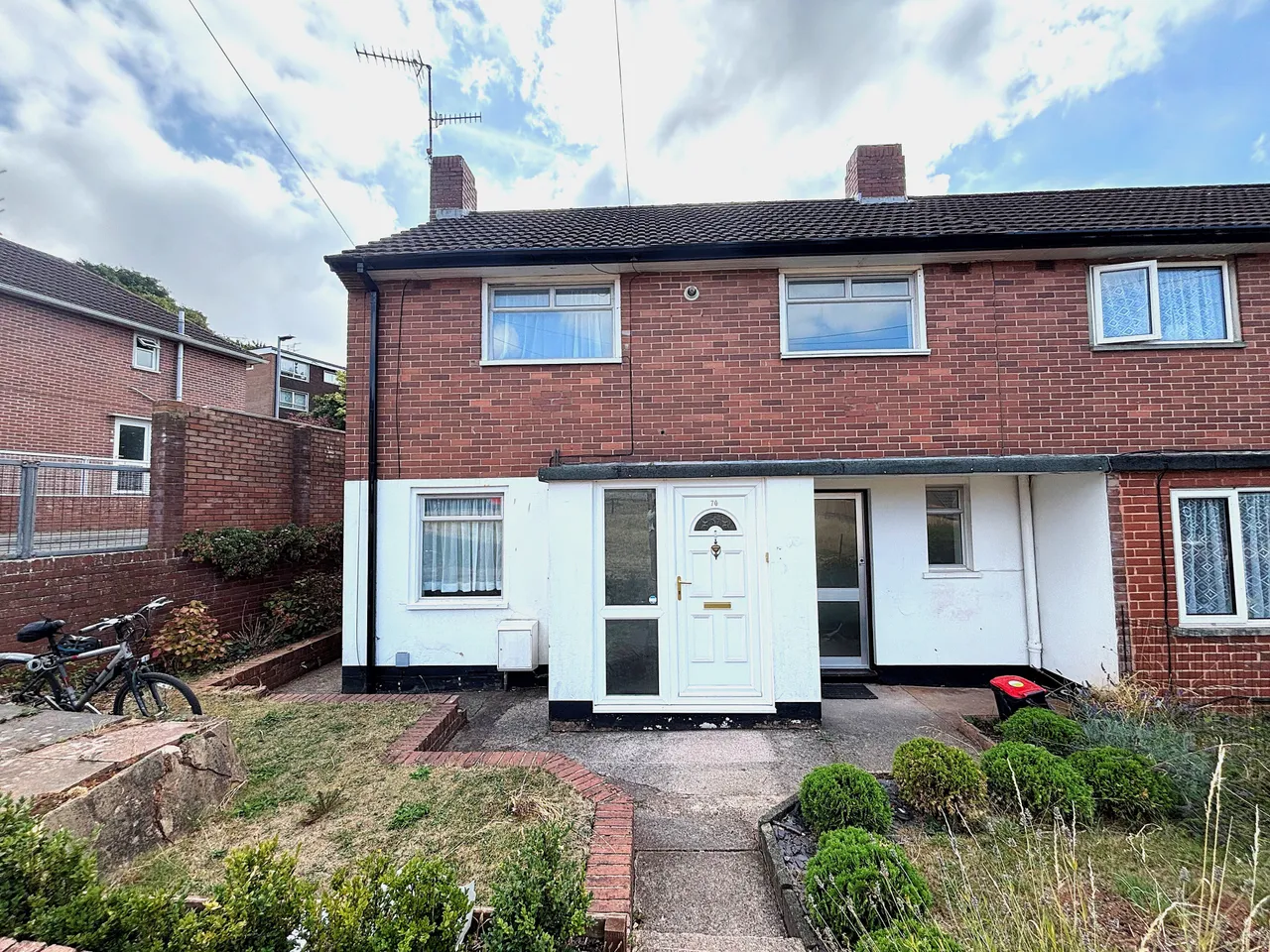 3 bed property to rent — Thornpark Rise