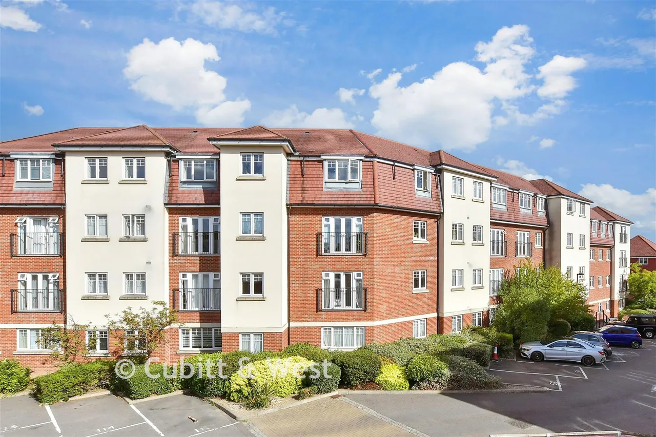 2 bed flat for sale, Schoolgate Drive, Morden, SM4