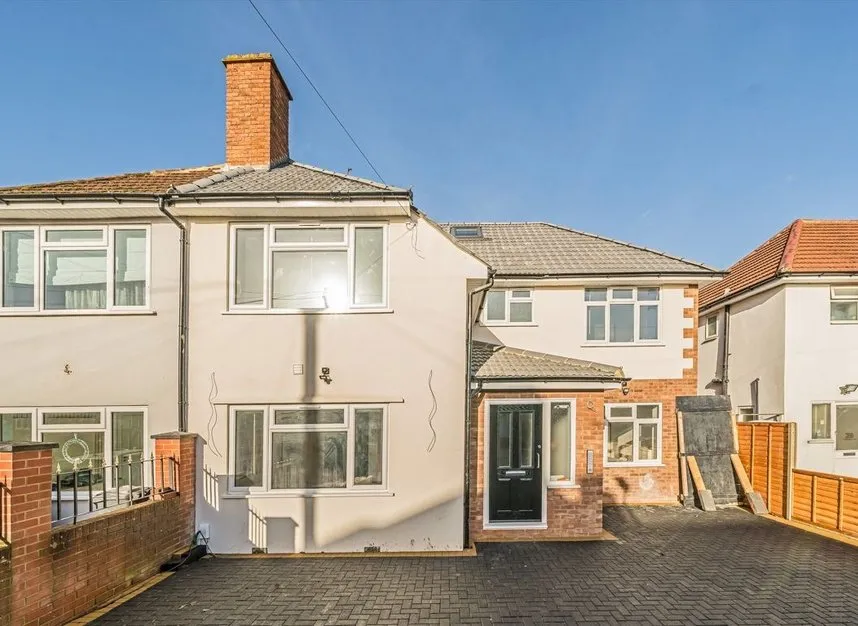 flat to rent — Wellington Avenue, Hounslow, TW3