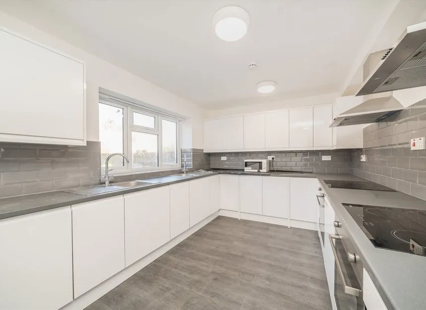 Wellington Avenue, Hounslow, TW3, photo 4