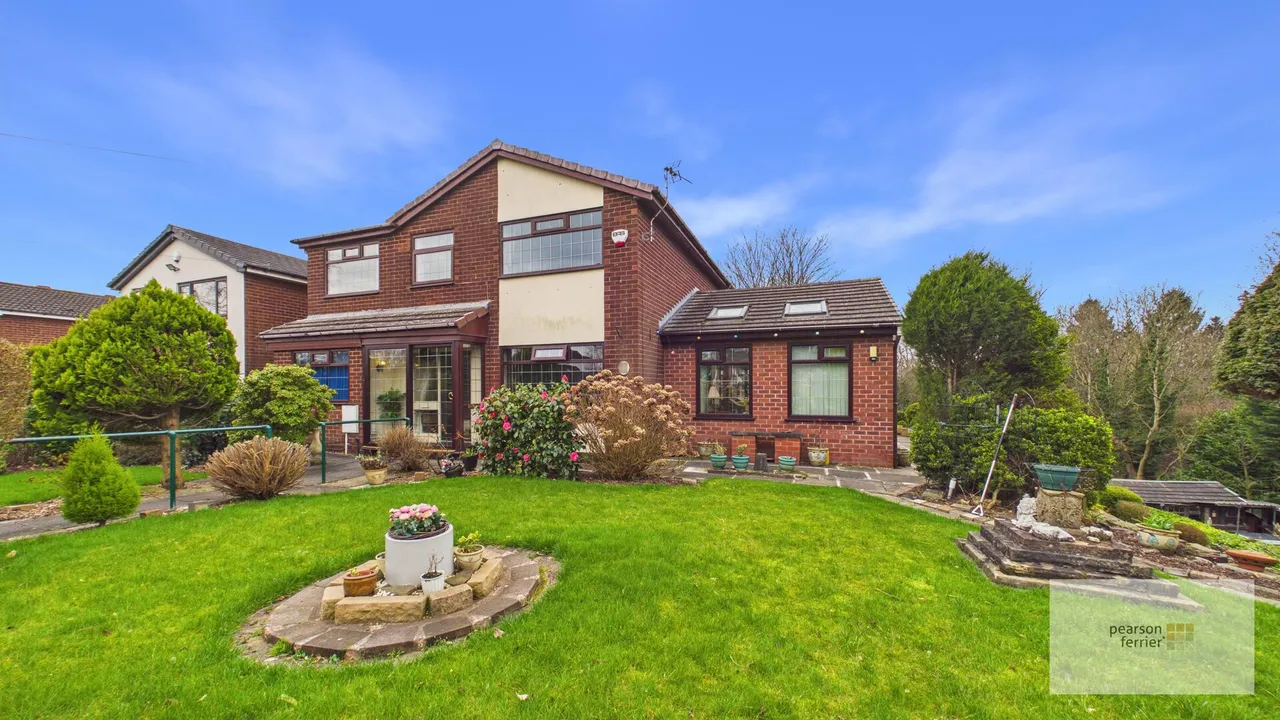 4 bed house for sale — Burnley Road, Bury, BL9 5JT