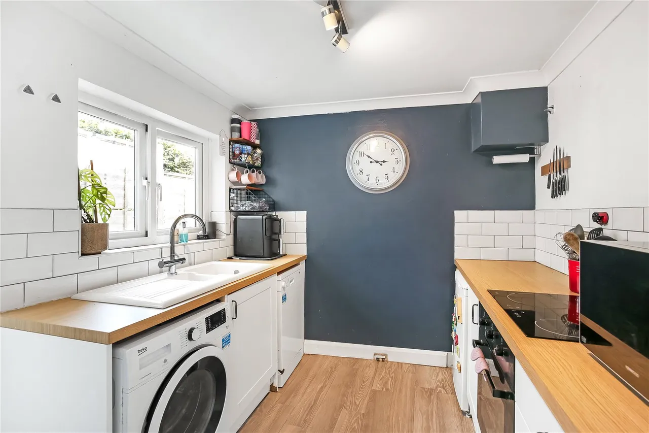 Highfield Road, Salisbury, Wiltshire, SP2 7LZ, photo 6