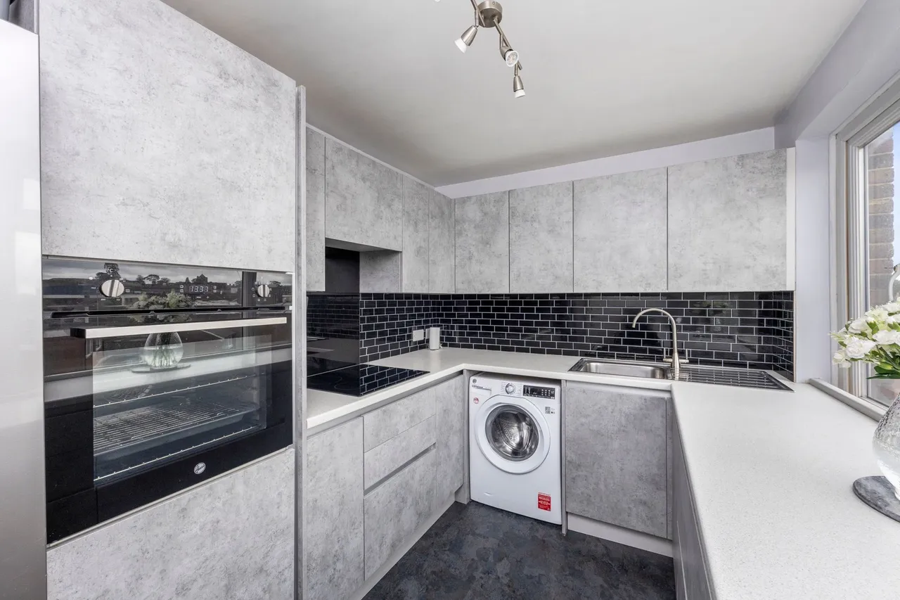 Gower Road, Haywards Heath, RH16, photo 2