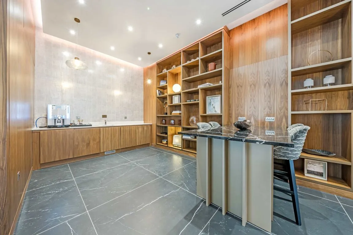 Water Lane, EC3R, photo 16