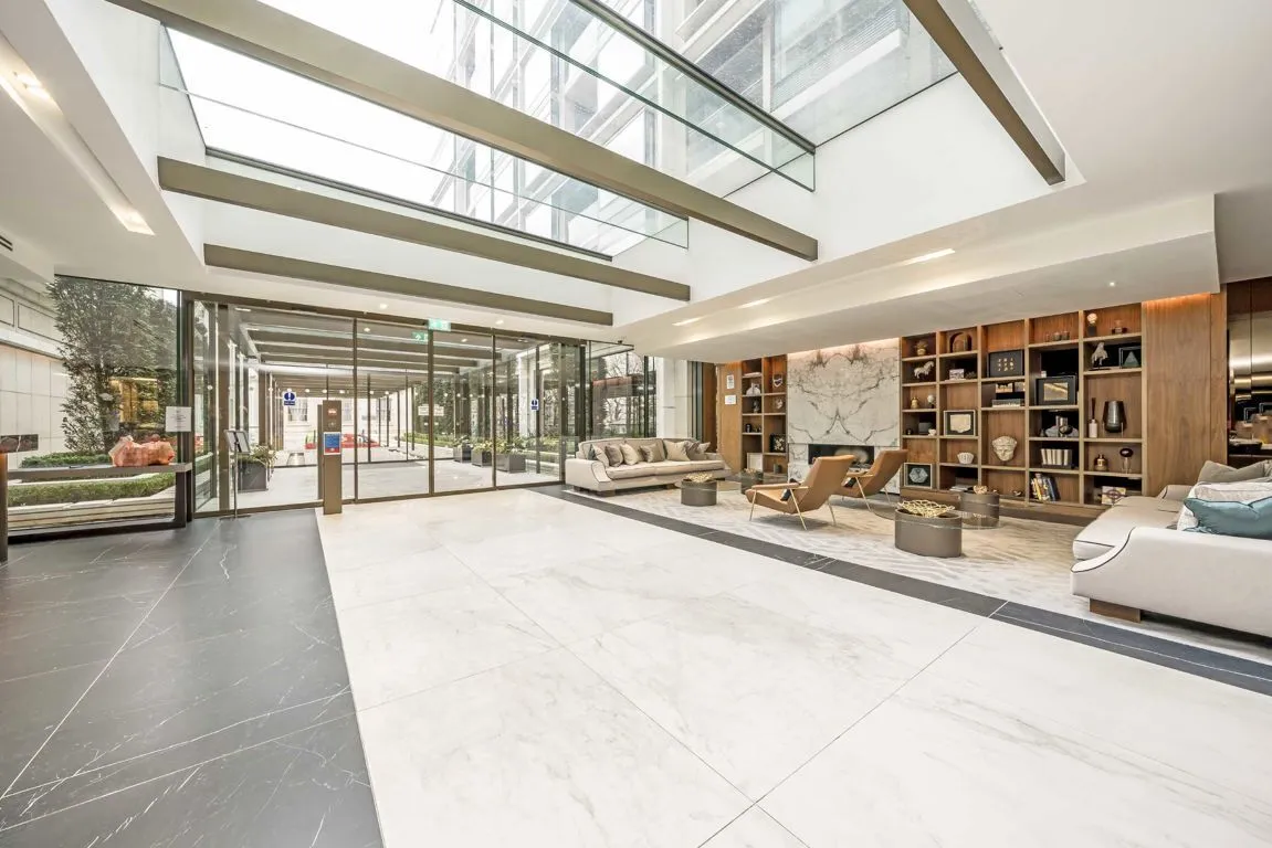 Water Lane, EC3R, photo 17