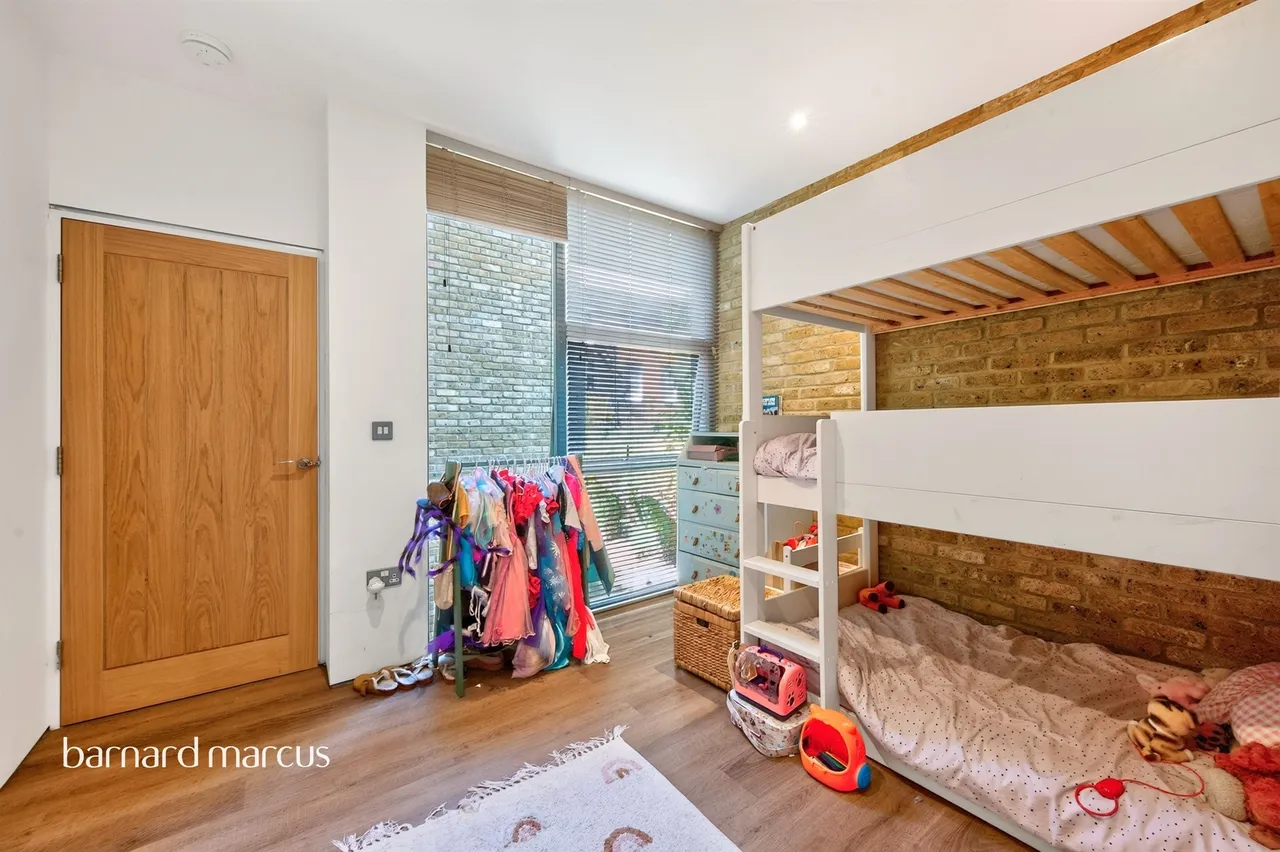 St. Andrew's Road, Surbiton, photo 9