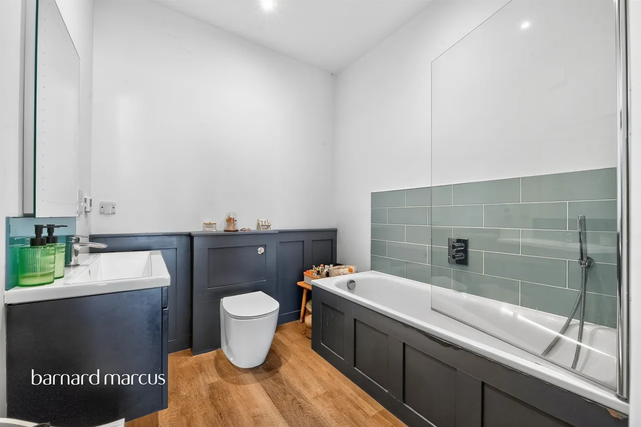 St. Andrew's Road, Surbiton, photo 12