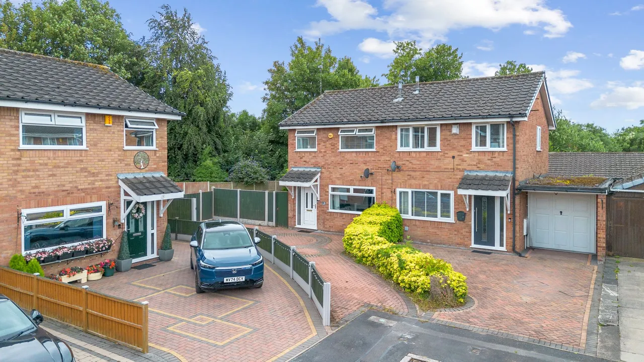 3 bed house for sale — Bluebell Court, Beechwood, Runcorn, Runcorn, WA7 4PN