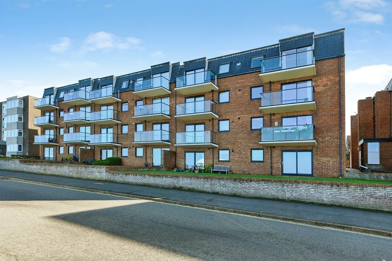2 bed flat for sale — Westcliffe Court, HUNSTANTON
