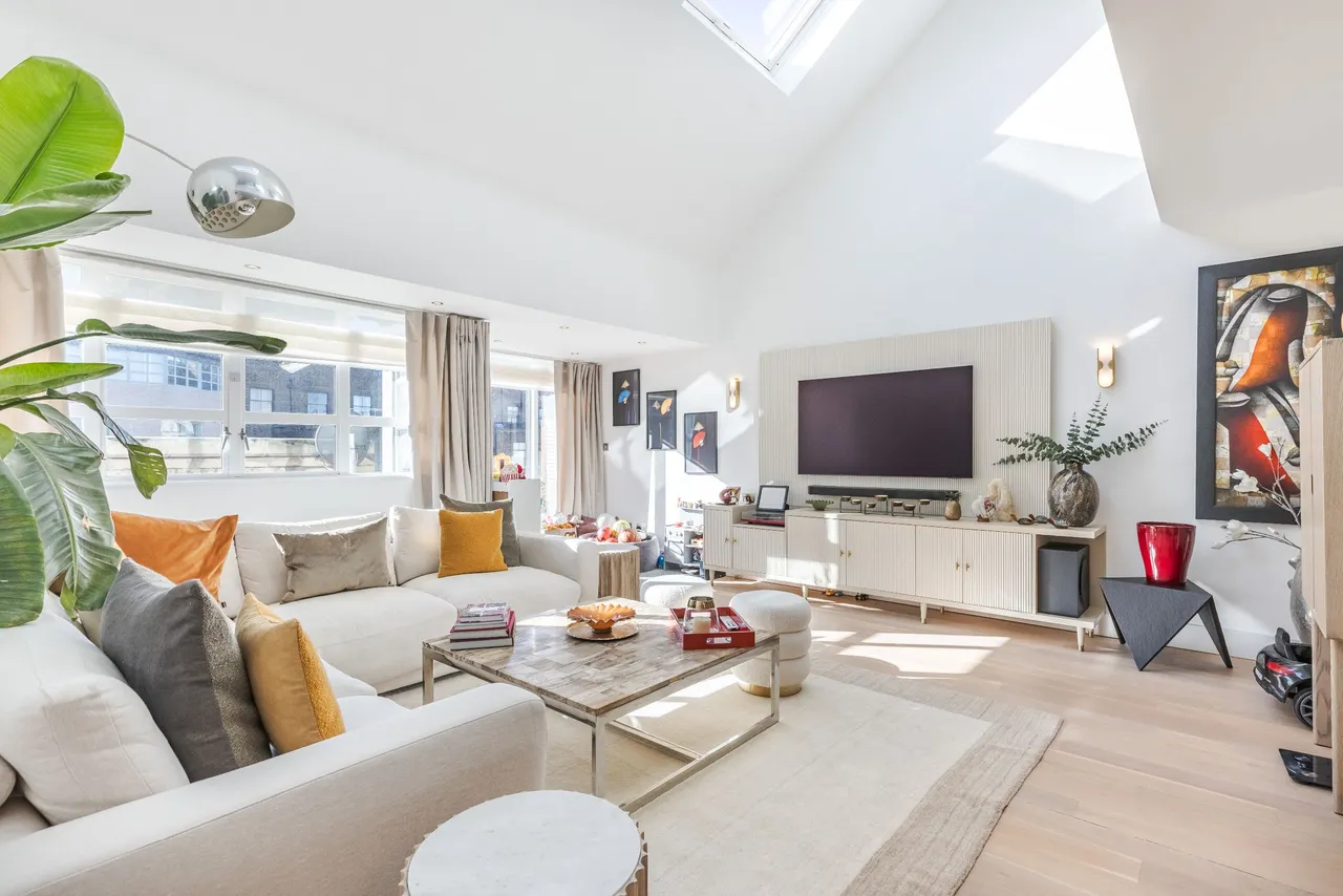 3 bed flat to rent, Westbourne Grove, W2