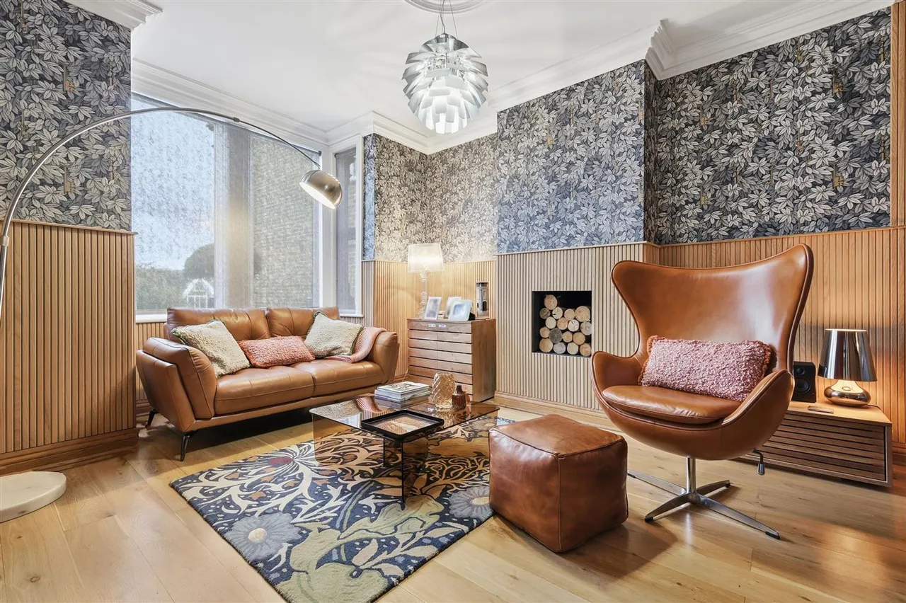Westbury Lane, Buckhurst Hill, IG9, photo 5
