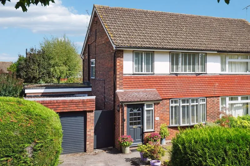 3 bed house for sale — Broom Hill, Cookham SL6 9LQ