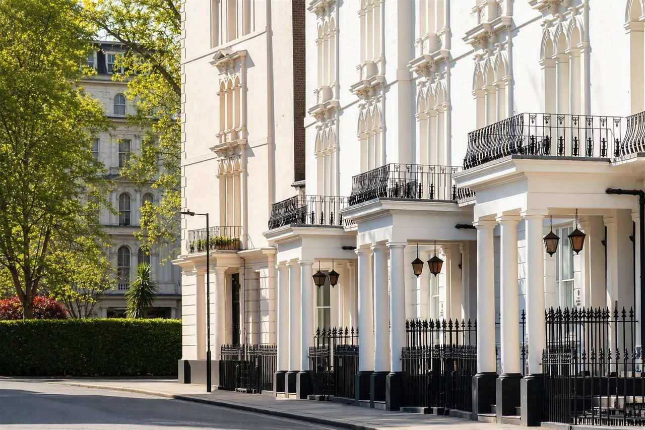 2 bed new development for sale — No. 18 Porchester Gardens, Bayswater, London, W2 4DF