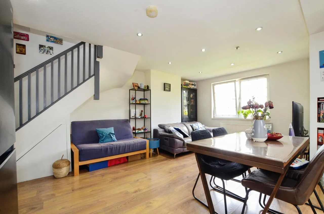 Sparrows Herne, Bushey, WD23, photo 3