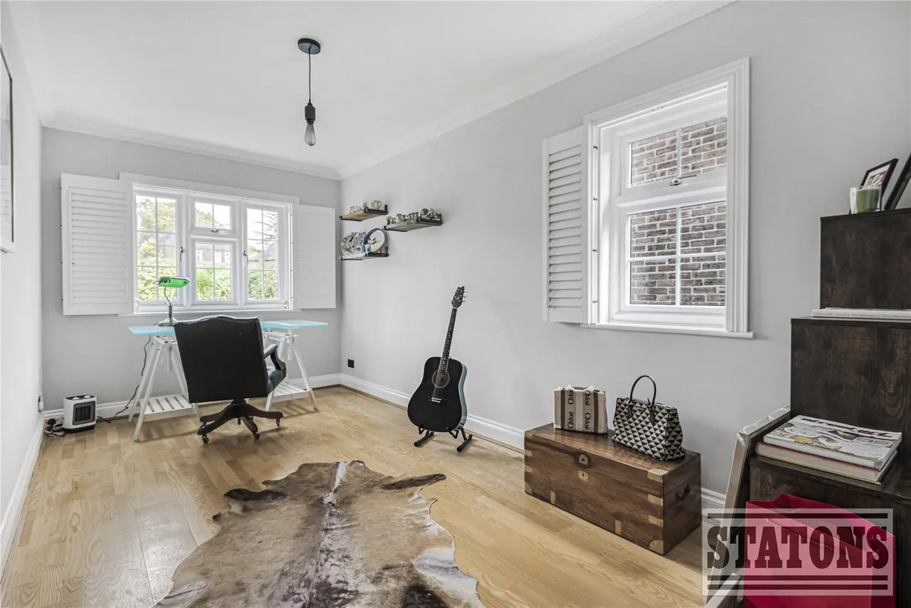 Helena Close, Hadley Wood, EN4 0JA, photo 16