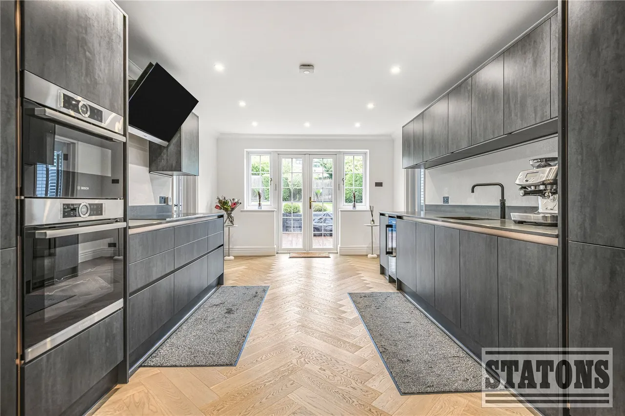 Helena Close, Hadley Wood, EN4 0JA, photo 8