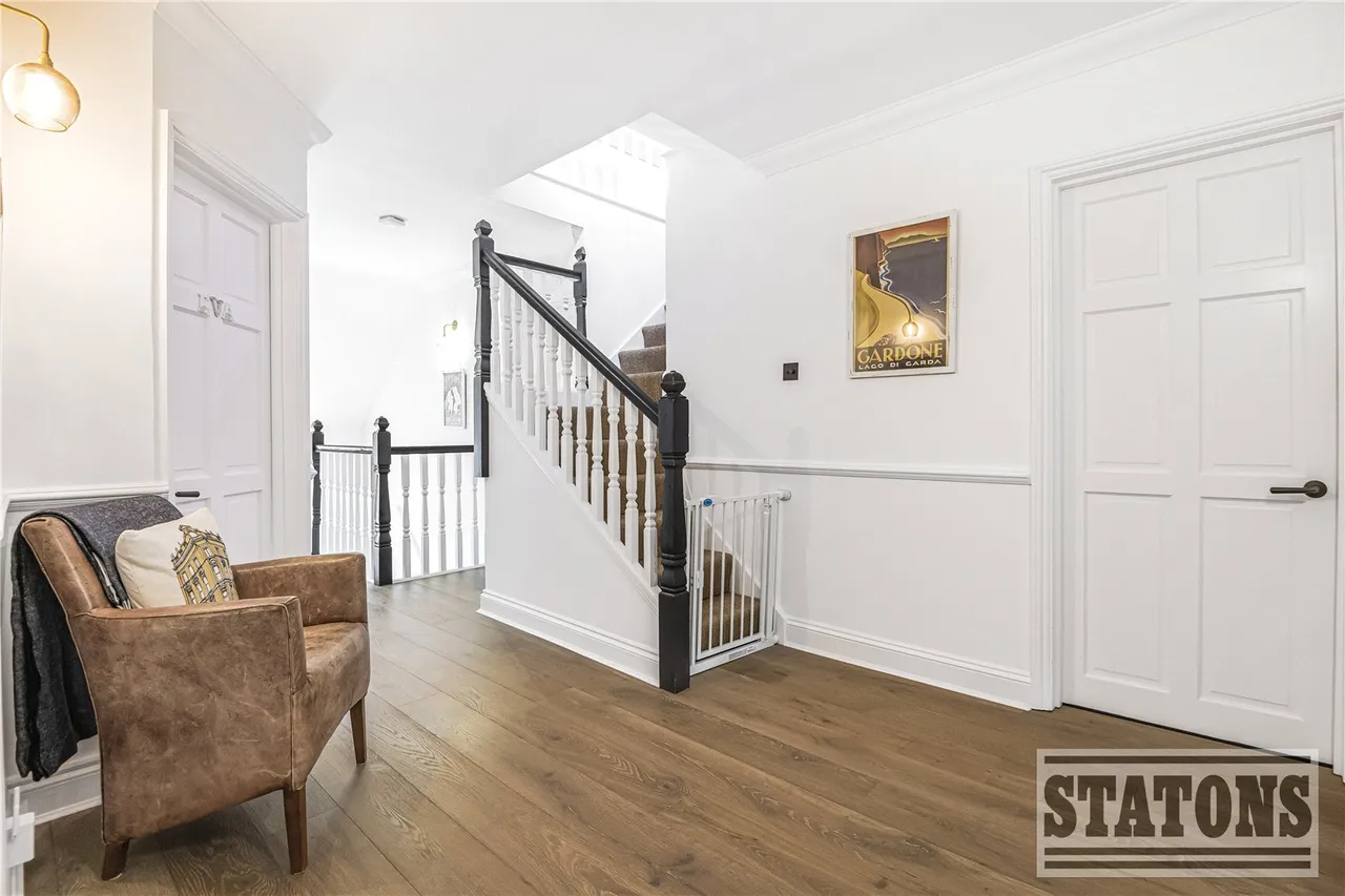 Helena Close, Hadley Wood, EN4 0JA, photo 11