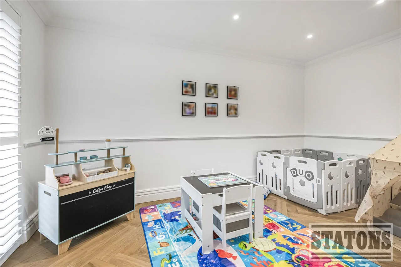 Helena Close, Hadley Wood, EN4 0JA, photo 9