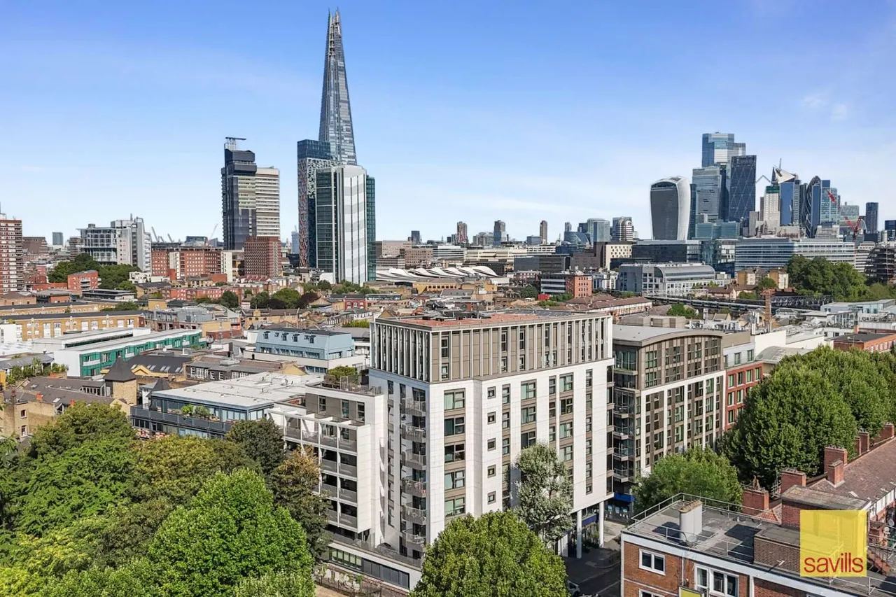 3 bed flat for sale — Tower Bridge Road, London, United Kingdom, SE1 3JE