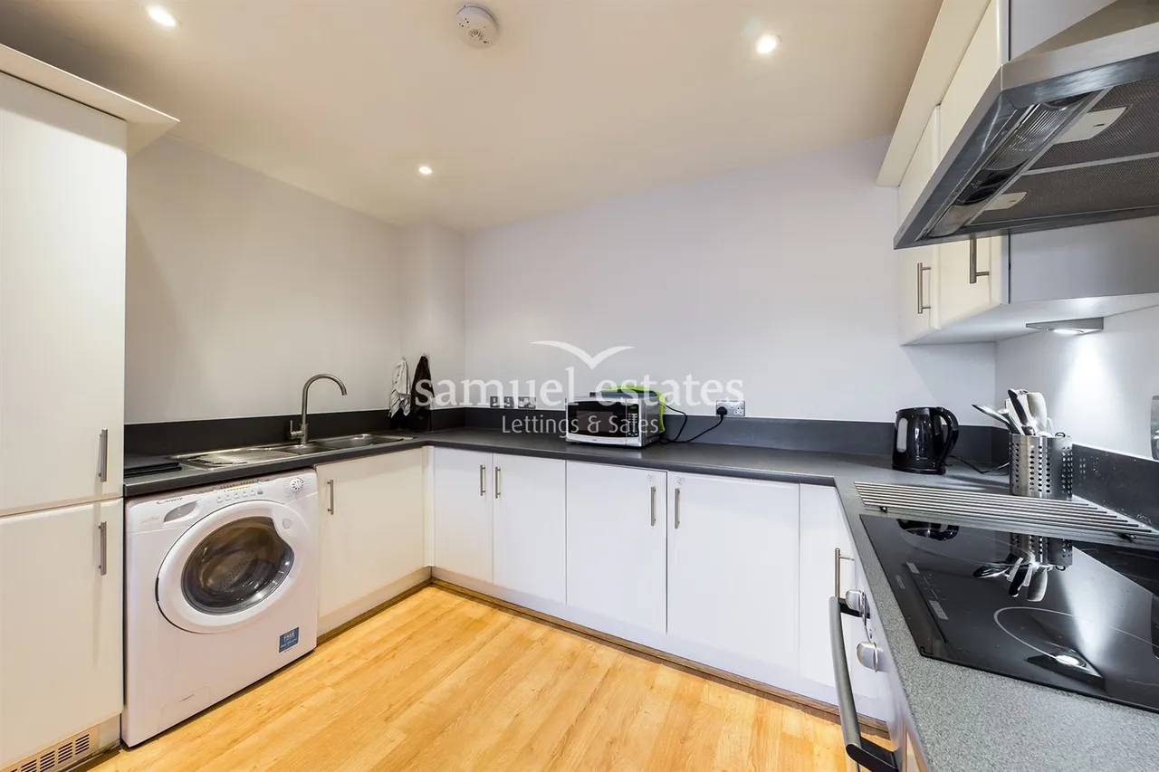 1 bed flat to rent, Colliers Wood, London, SW19