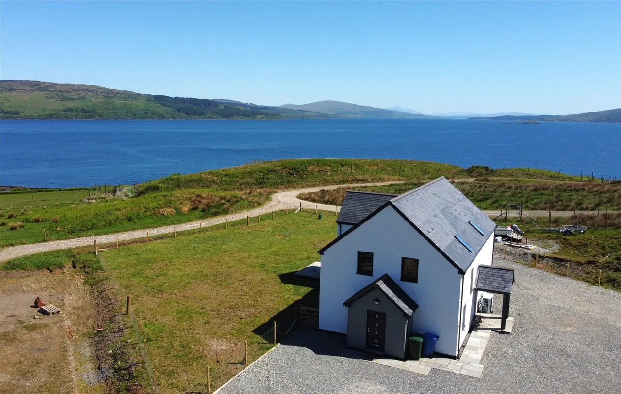 4 bed house for sale — Kinelvadon View, Aros, Isle of Mull, Argyll and Bute, PA72 6JS