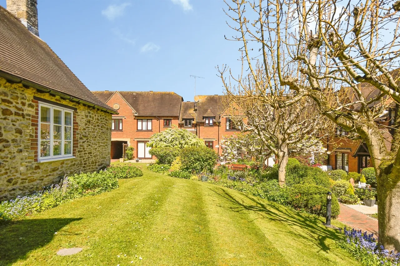 Parsonage Court, Highworth, Swindon, photo 12