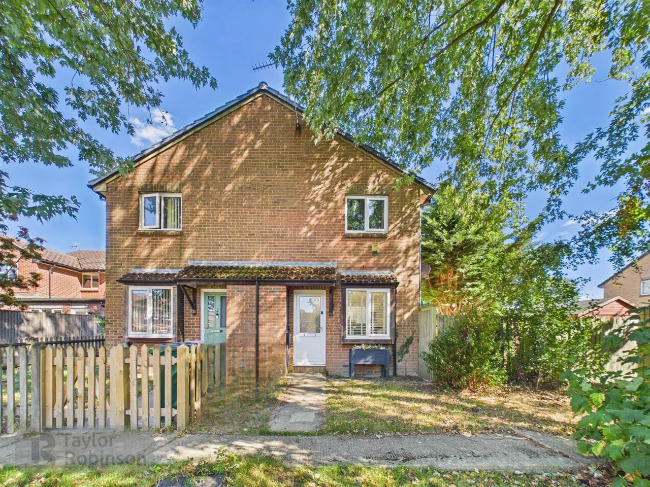 Oakfields, Pound Hill, RH10, photo 3