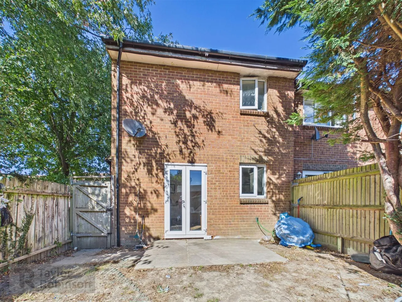 Oakfields, Pound Hill, RH10, photo 6