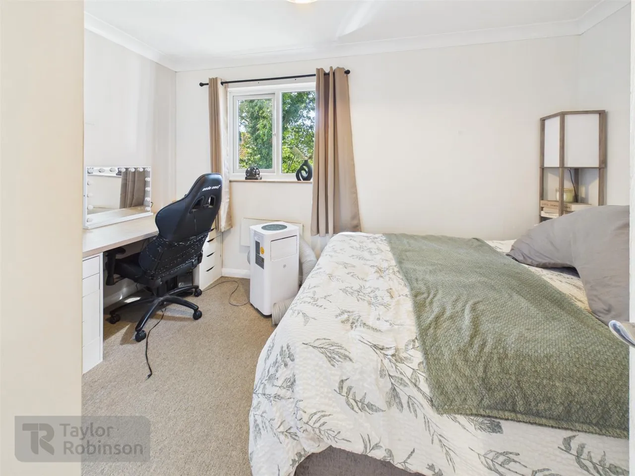 Oakfields, Pound Hill, RH10, photo 7
