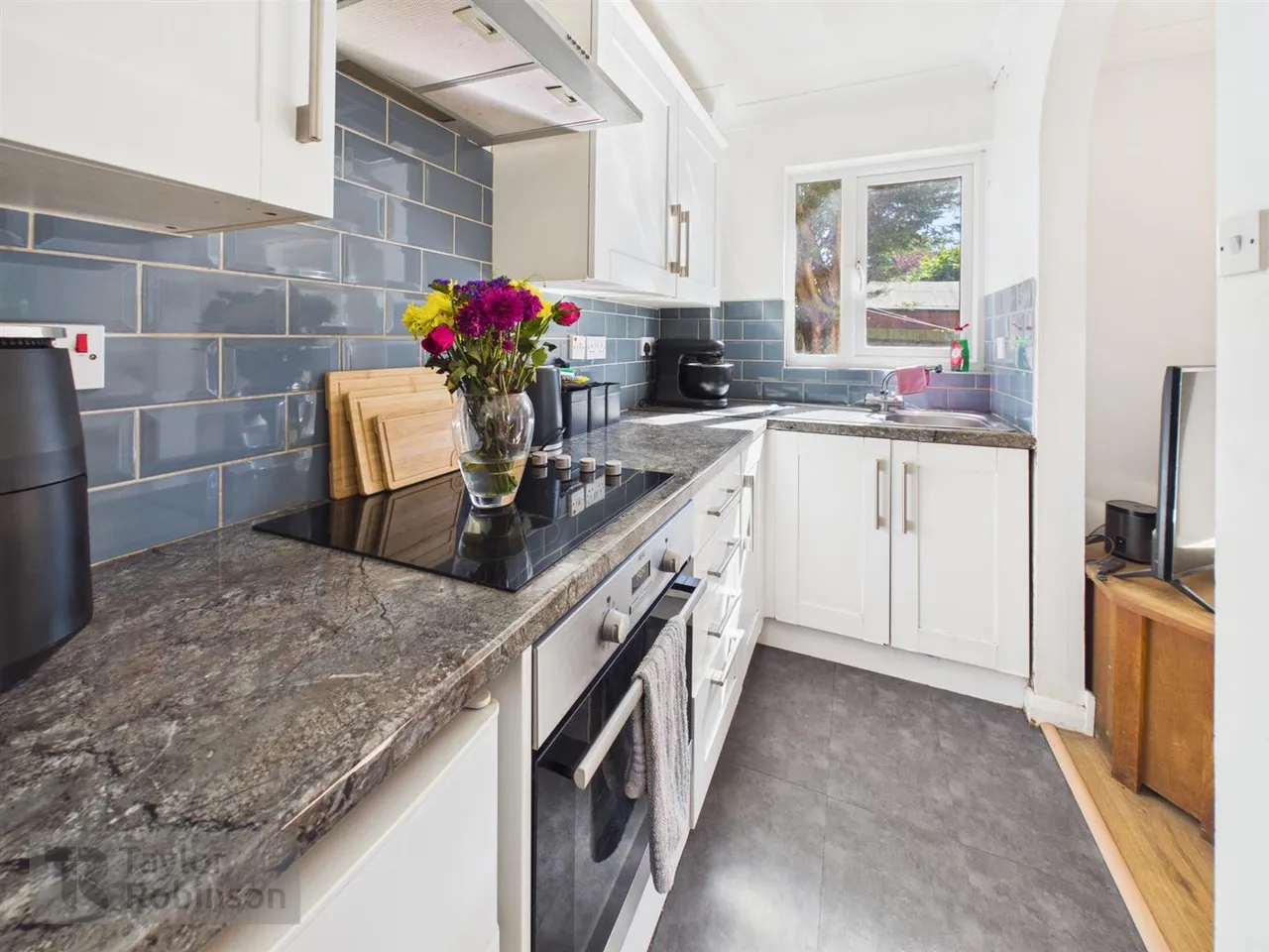 Oakfields, Pound Hill, RH10, photo 8