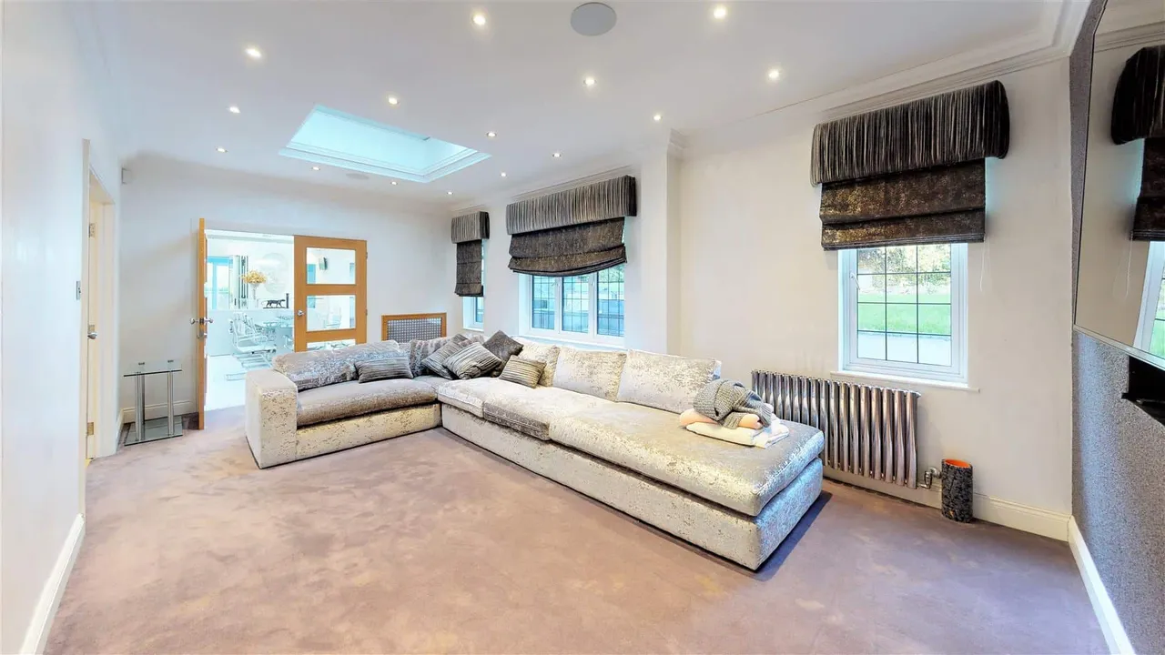 Woodman Lane, Chingford, E4, photo 7