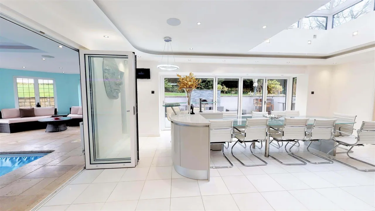 Woodman Lane, Chingford, E4, photo 9