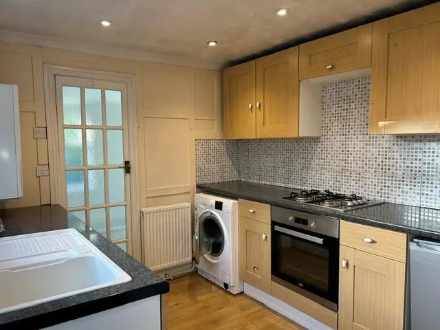 Barnett Wood Lane, Leatherhead, KT22, photo 4