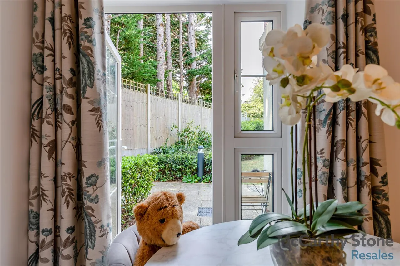 London Road, Knebworth, SG3, photo 4