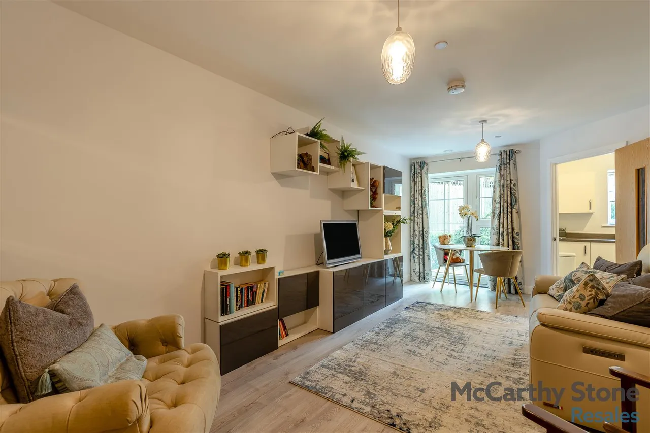 London Road, Knebworth, SG3, photo 2
