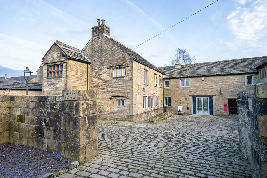 6 bed property for sale, Shepley, Huddersfield