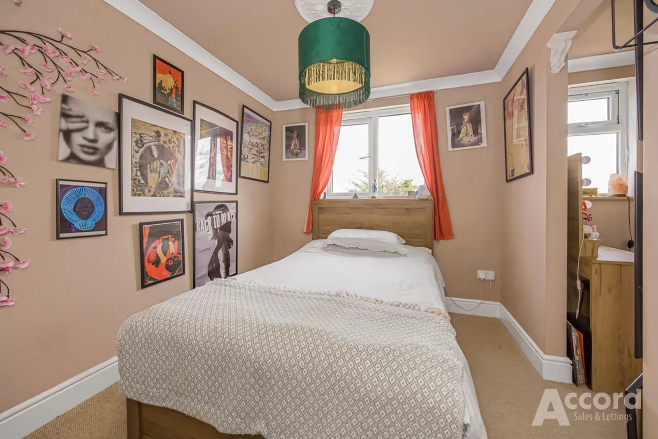 Hunters Hall Road, Dagenham, RM10, photo 40