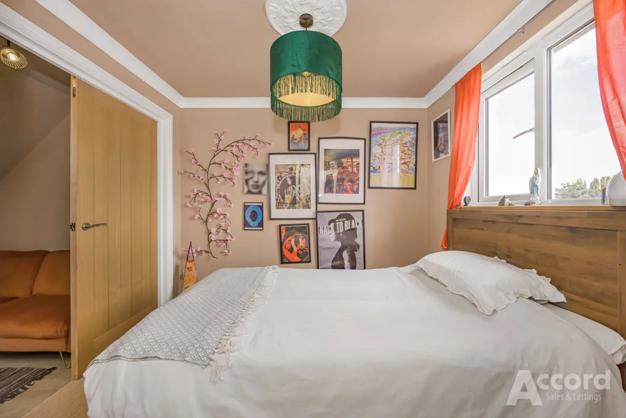 Hunters Hall Road, Dagenham, RM10, photo 41