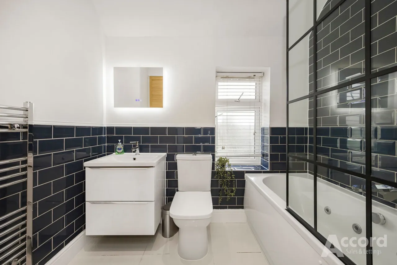 Hunters Hall Road, Dagenham, RM10, photo 13
