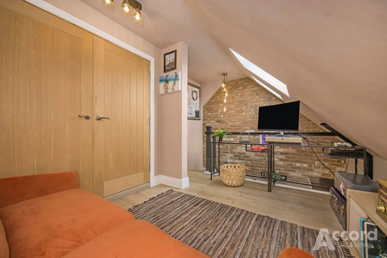 Hunters Hall Road, Dagenham, RM10, photo 39
