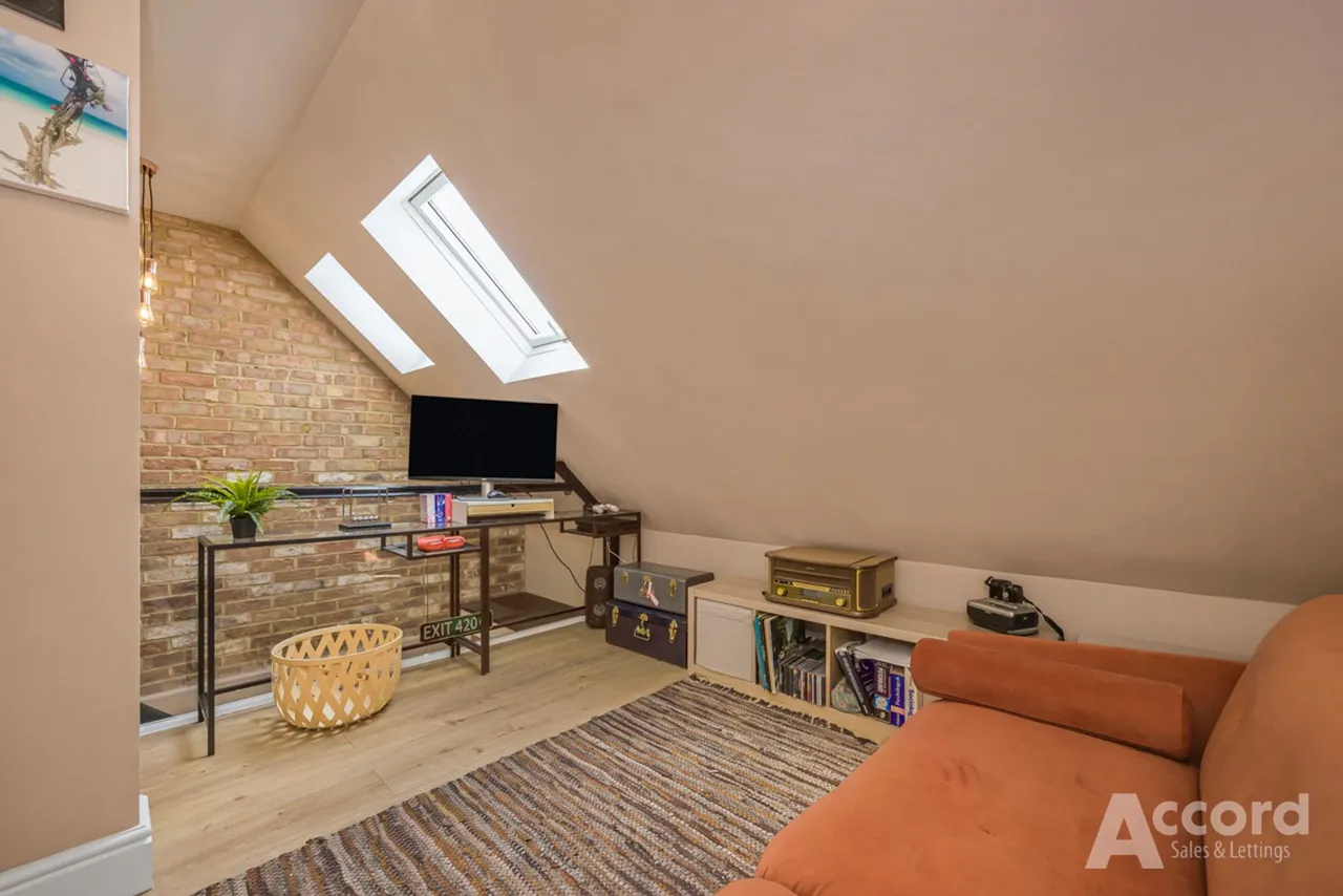 Hunters Hall Road, Dagenham, RM10, photo 38