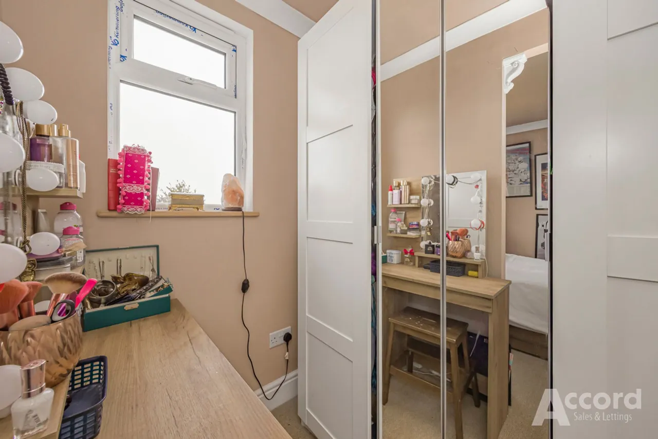 Hunters Hall Road, Dagenham, RM10, photo 19
