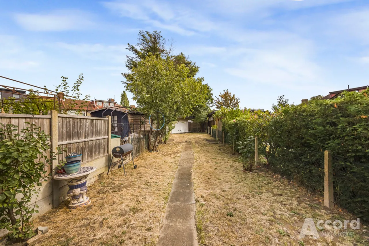 Hunters Hall Road, Dagenham, RM10, photo 22