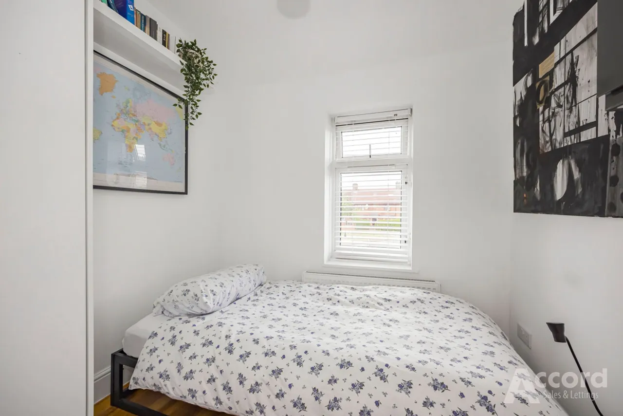 Hunters Hall Road, Dagenham, RM10, photo 12